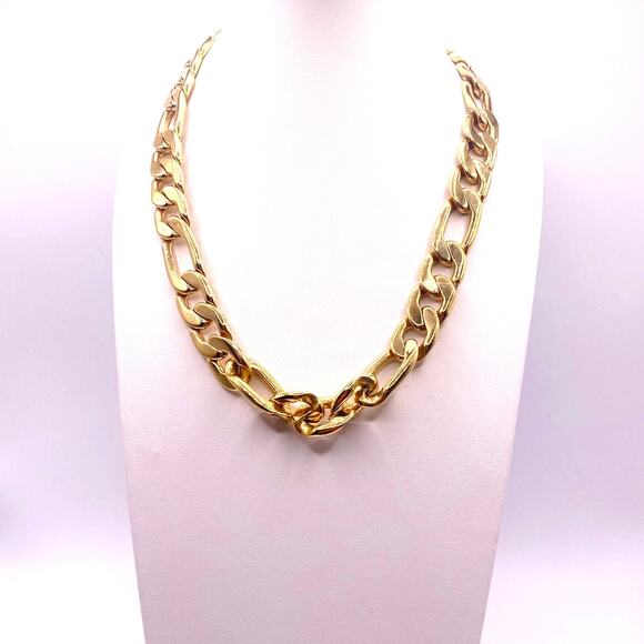 Miranda Fryer Choker Necklace – 18k Gold Plated Cuban Links, Classic Shine - Picture 3 of 5